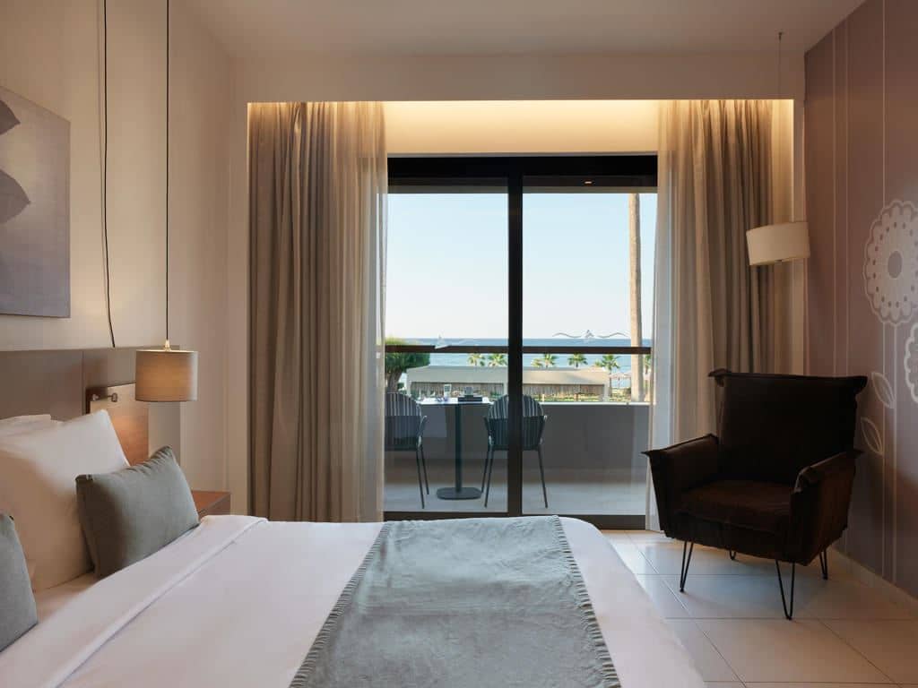 rooms-superior-room-lagoon-sea-view-jacuzzi