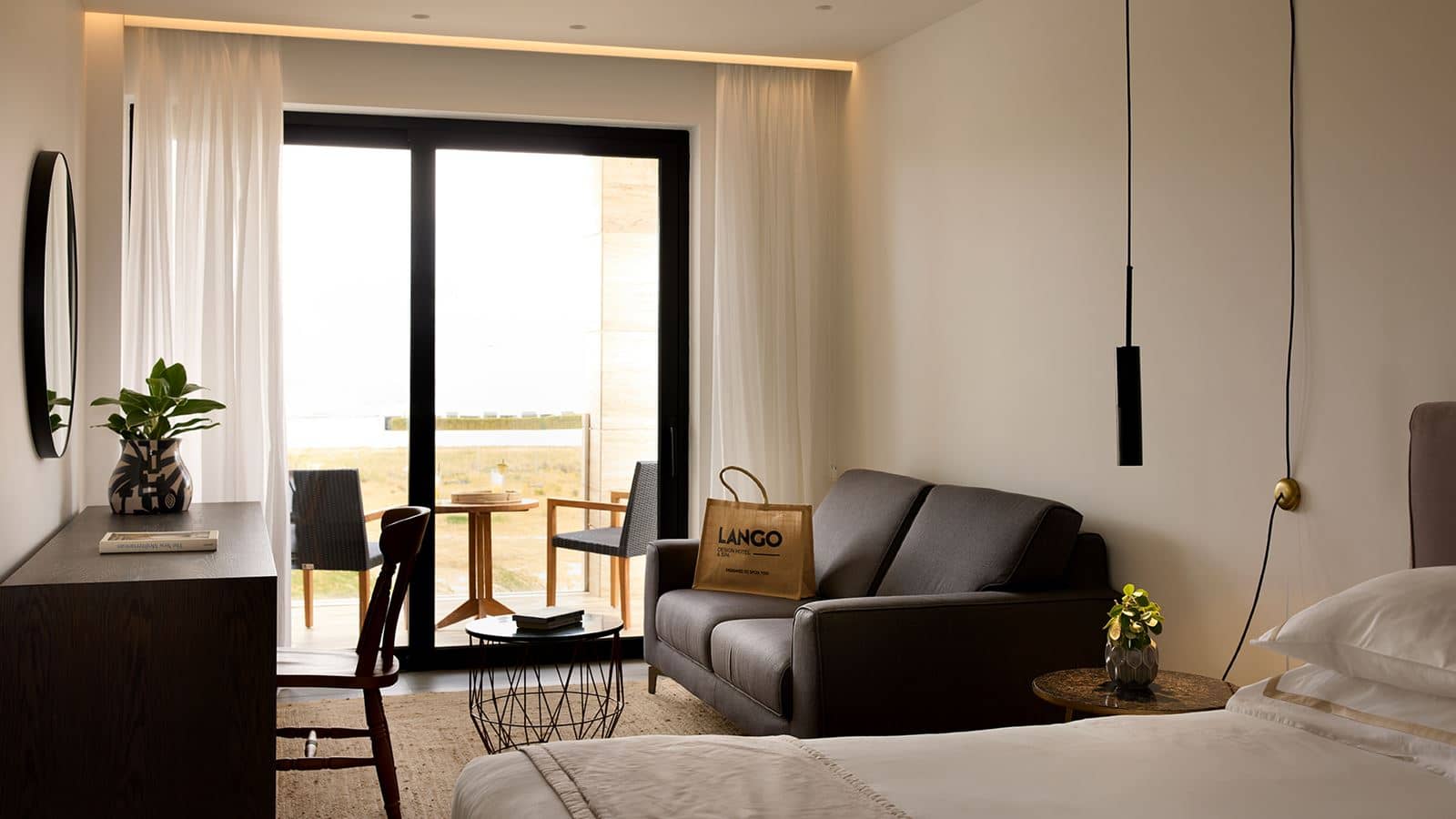 rooms-deluxe-double-room-land-or-pool-view