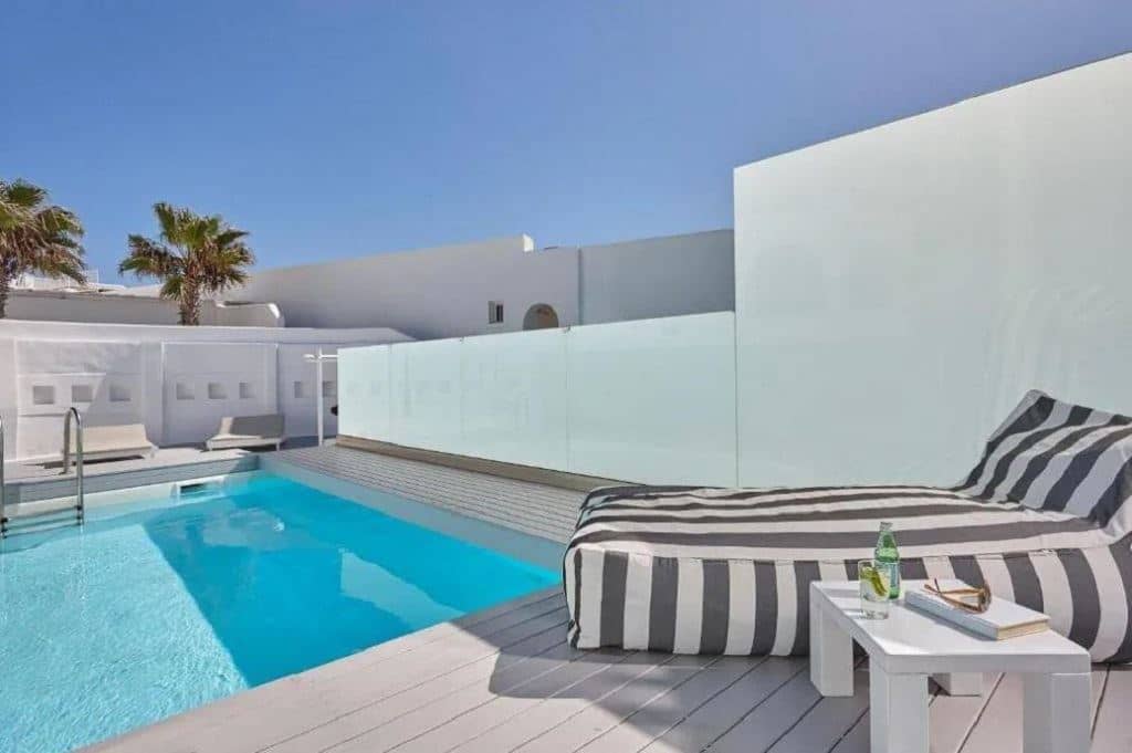 rooms-suite-with-plunge-pool-and-sea-view
