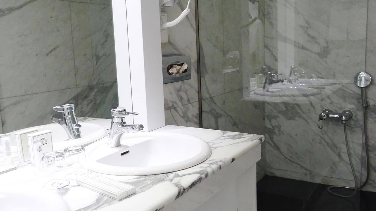 rooms-business-suite