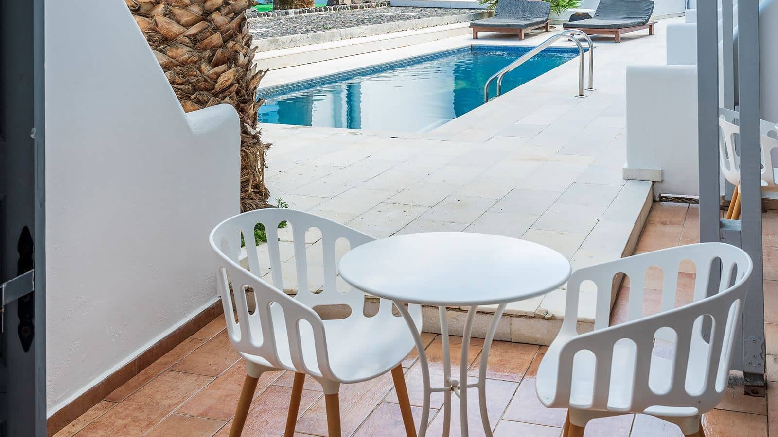 rooms-room-with-shared-pool