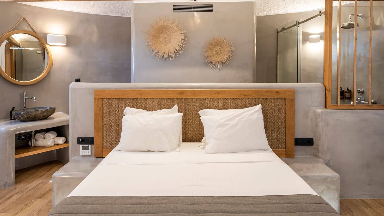 rooms-honeymoon-windmill-suite-with-shared-pool