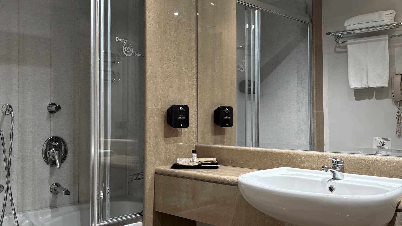 rooms-superior-room