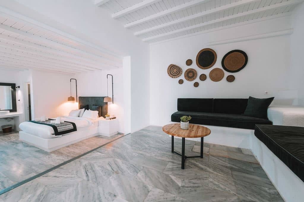 rooms-friends--family-suite-with-surrounding-view