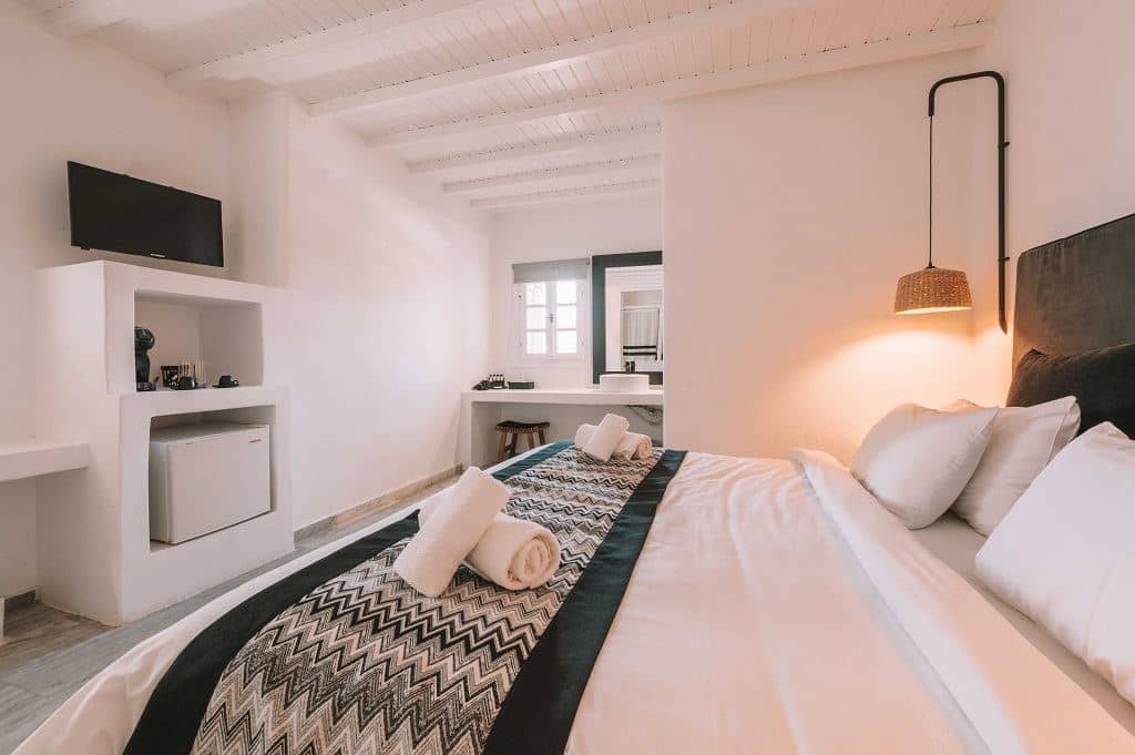 rooms-friends--family-suite-with-surrounding-view