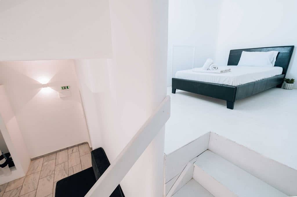 rooms-friends--family-suite-with-surrounding-view