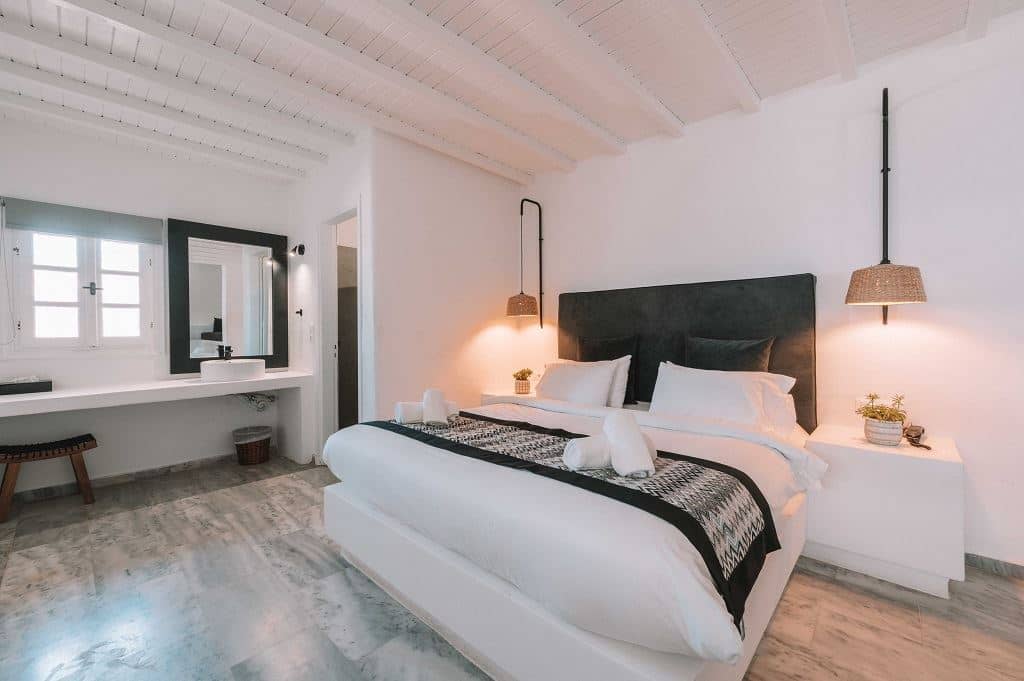 rooms-friends--family-suite-with-surrounding-view