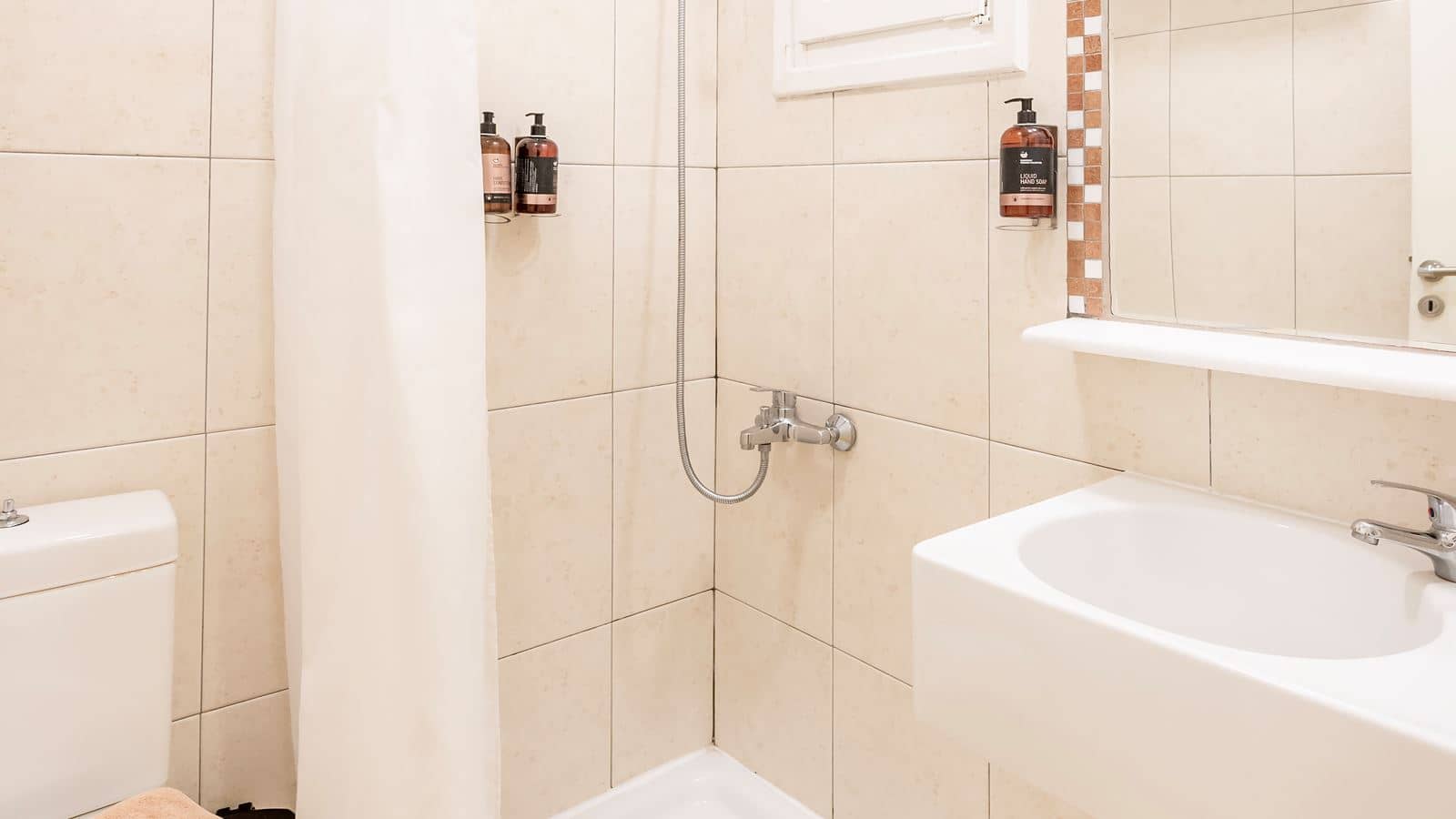 rooms-deluxe-room