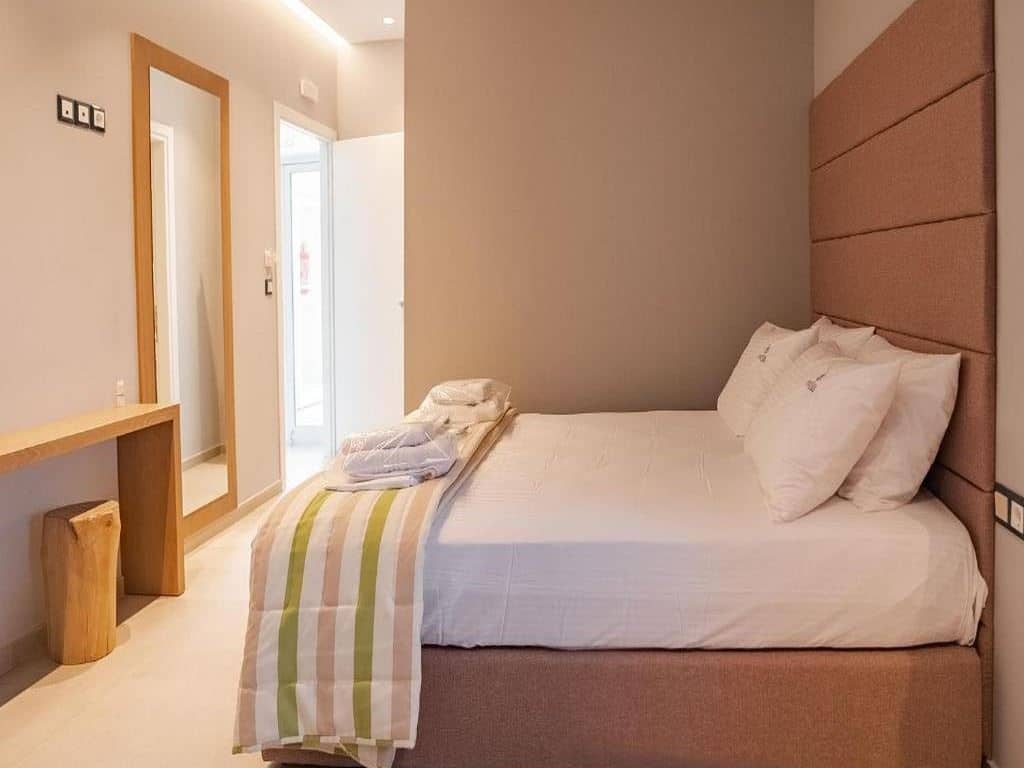 rooms-room-deluxe-double-sideseaview