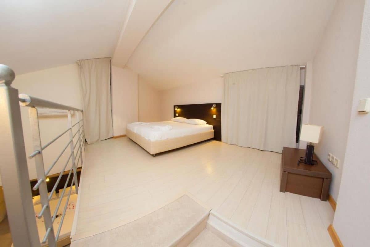 rooms-maisonette-garden-view-balcony