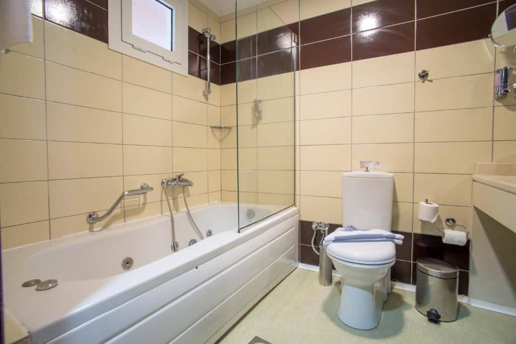 rooms-superior-double-room-sharing-pool