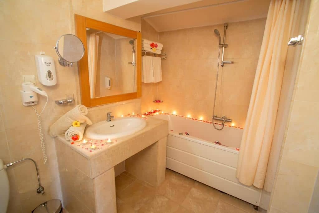 rooms-superior-family-room-sharing-pool