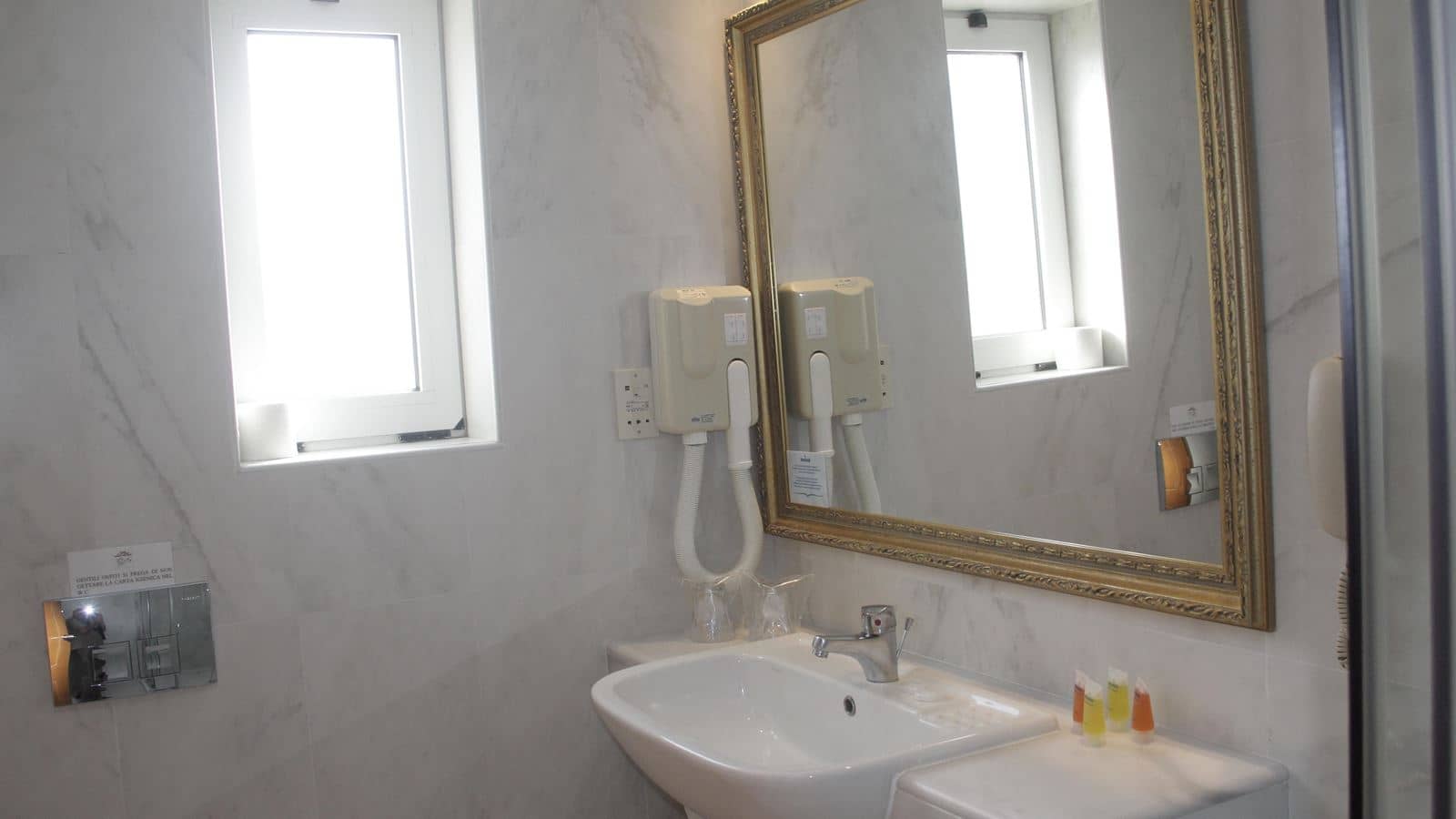 rooms-room-superior-double-sea-view