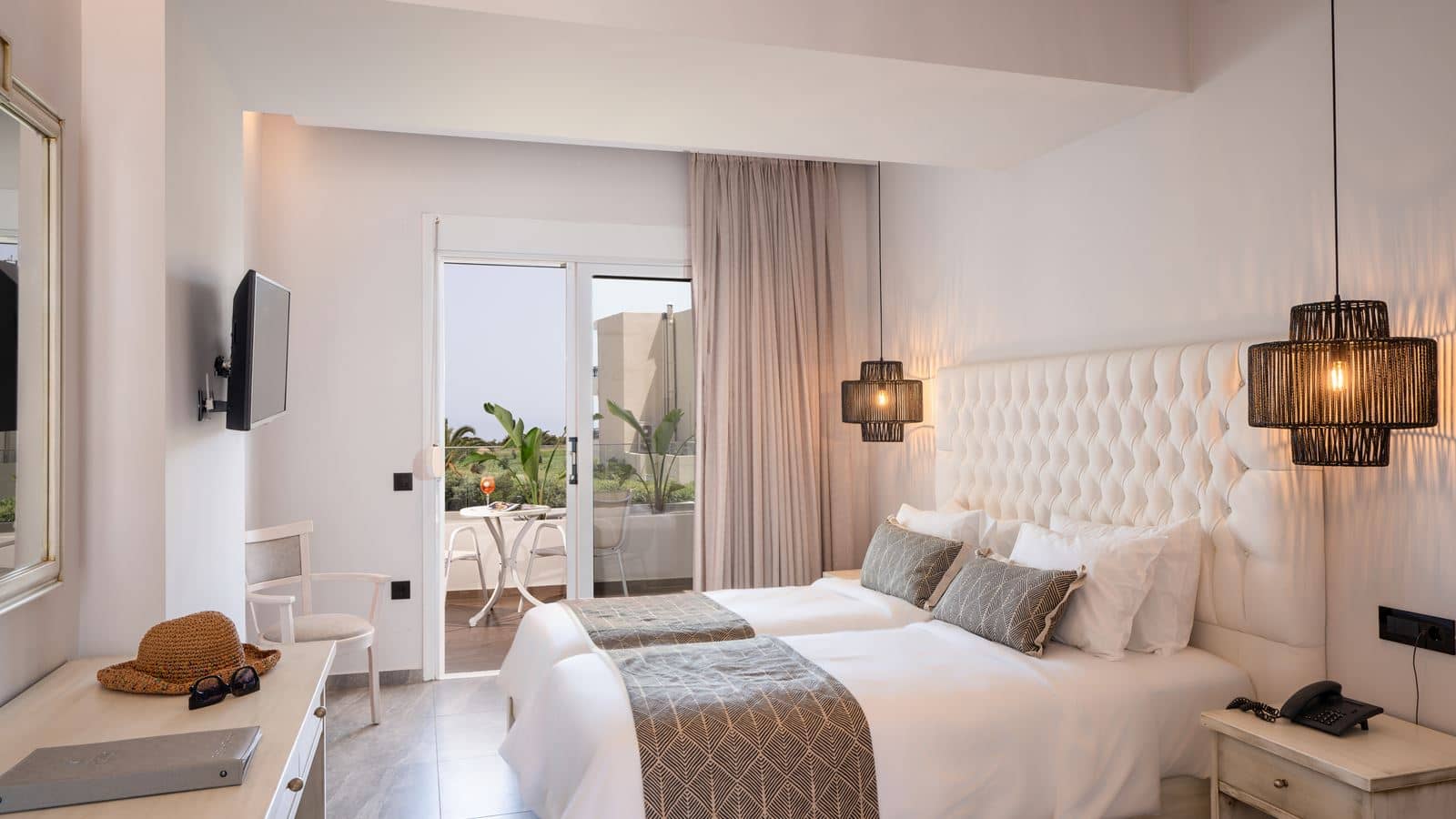 rooms-suite-deluxe-gardenview-jacuzzi