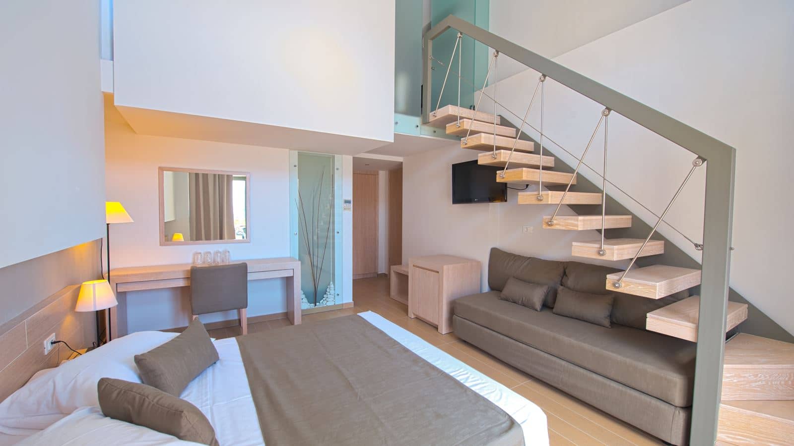rooms-bi-level-garden-view
