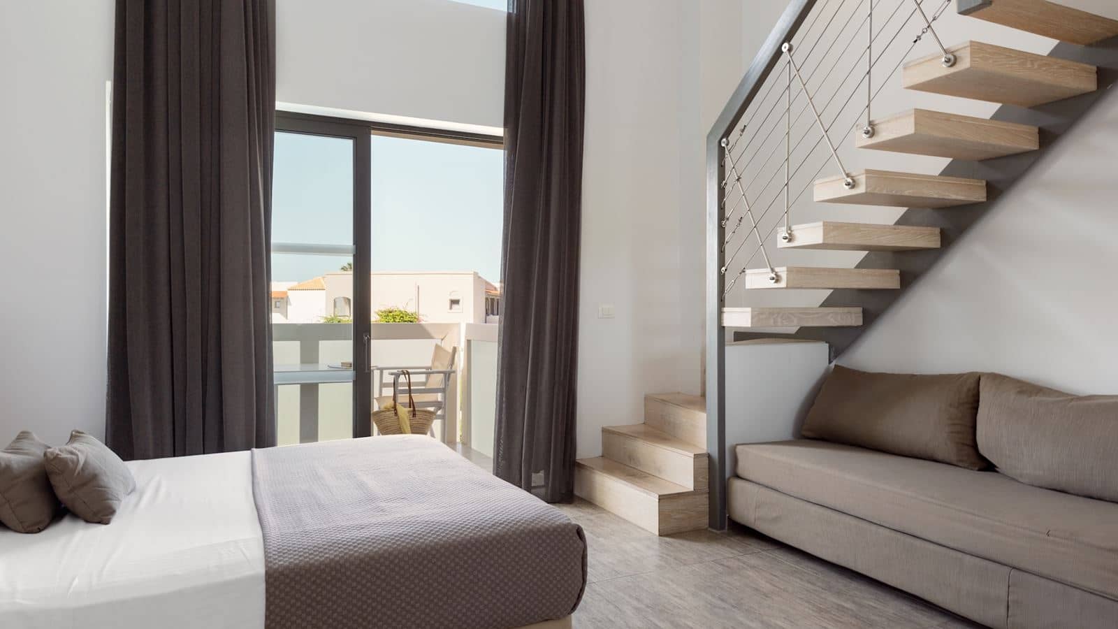 rooms-bi-level-garden-view
