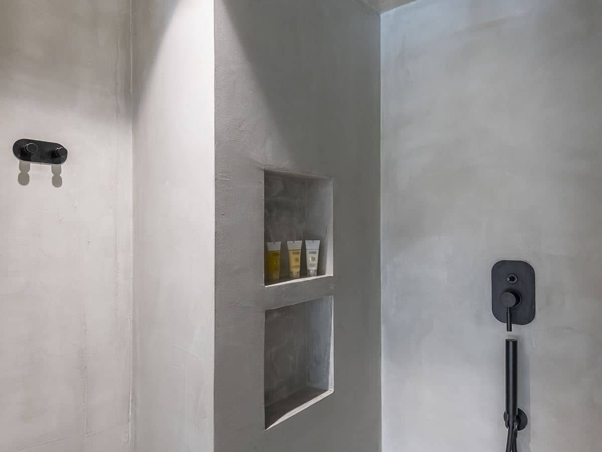 rooms-junior-suite-ground-floor-sharing-pool-swim-up-with-terrace