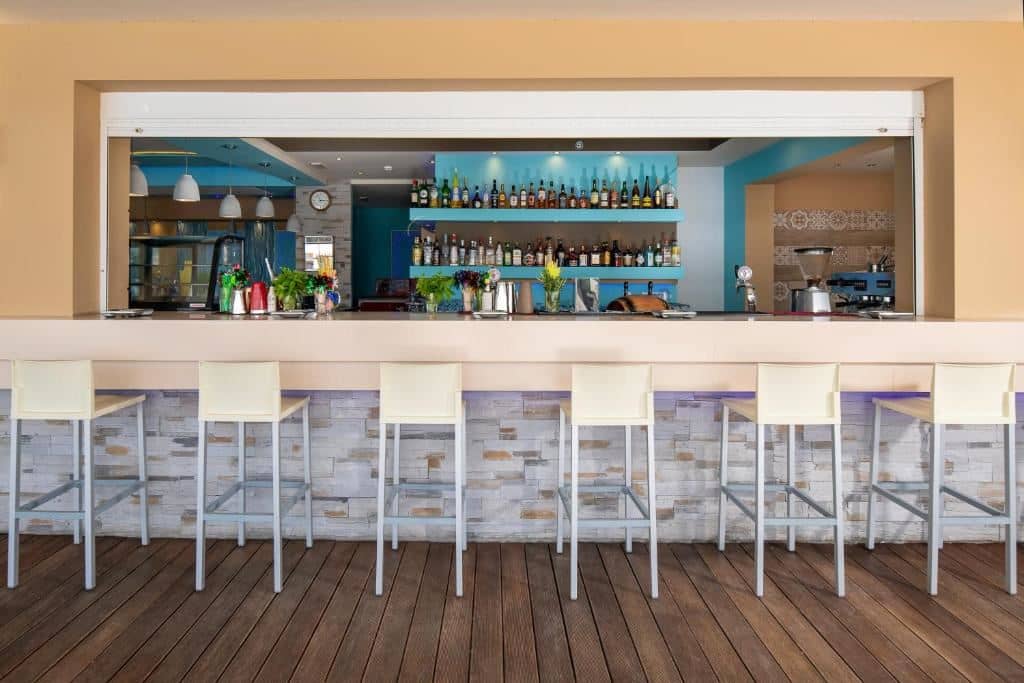 bars-main-bar