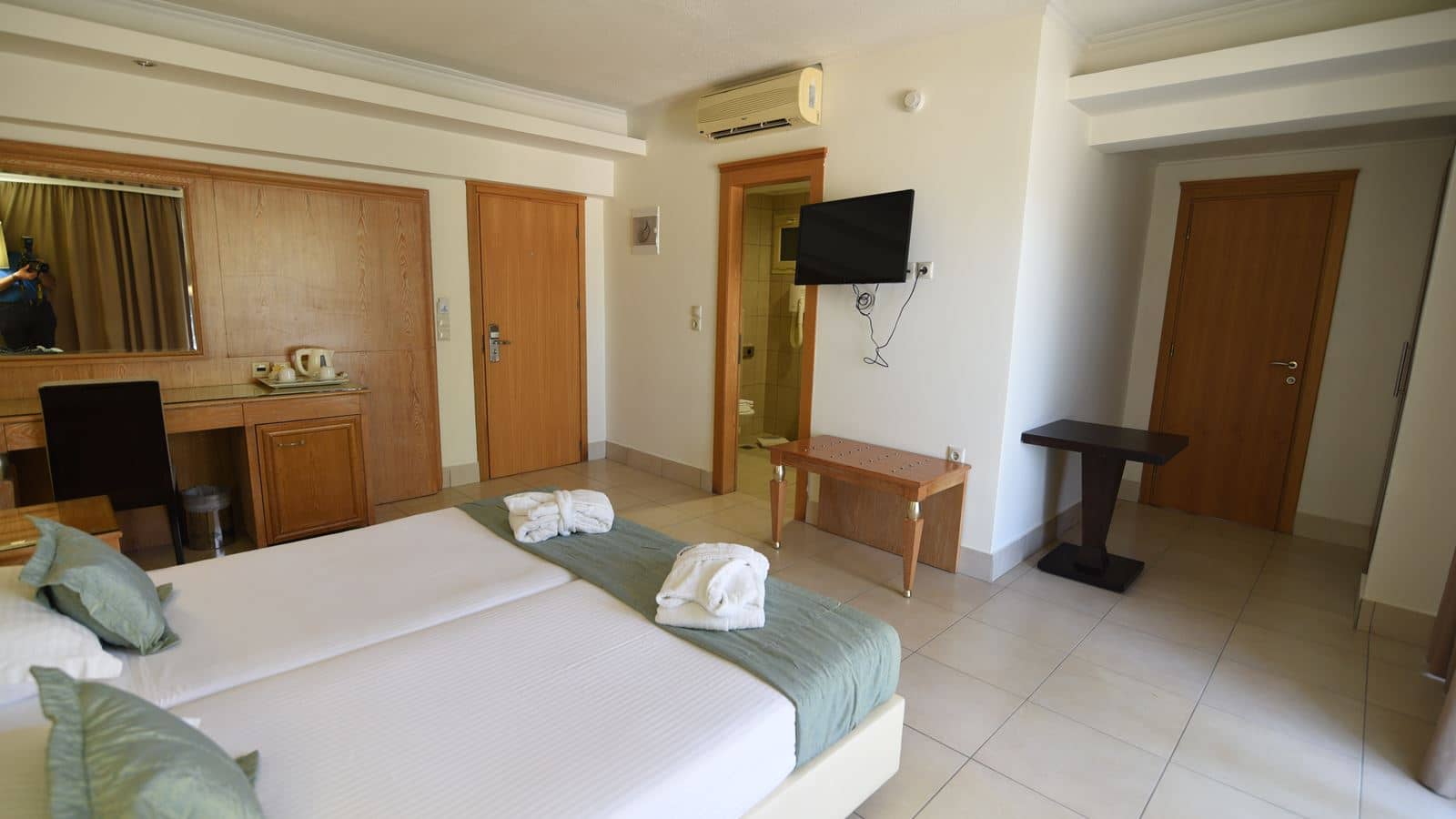 rooms-family-room