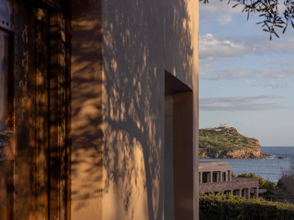 rooms-deluxe-family-room-side-sea-view