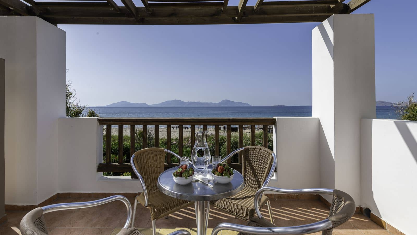 rooms-superior-family-sea-side-view-2-bedrooms