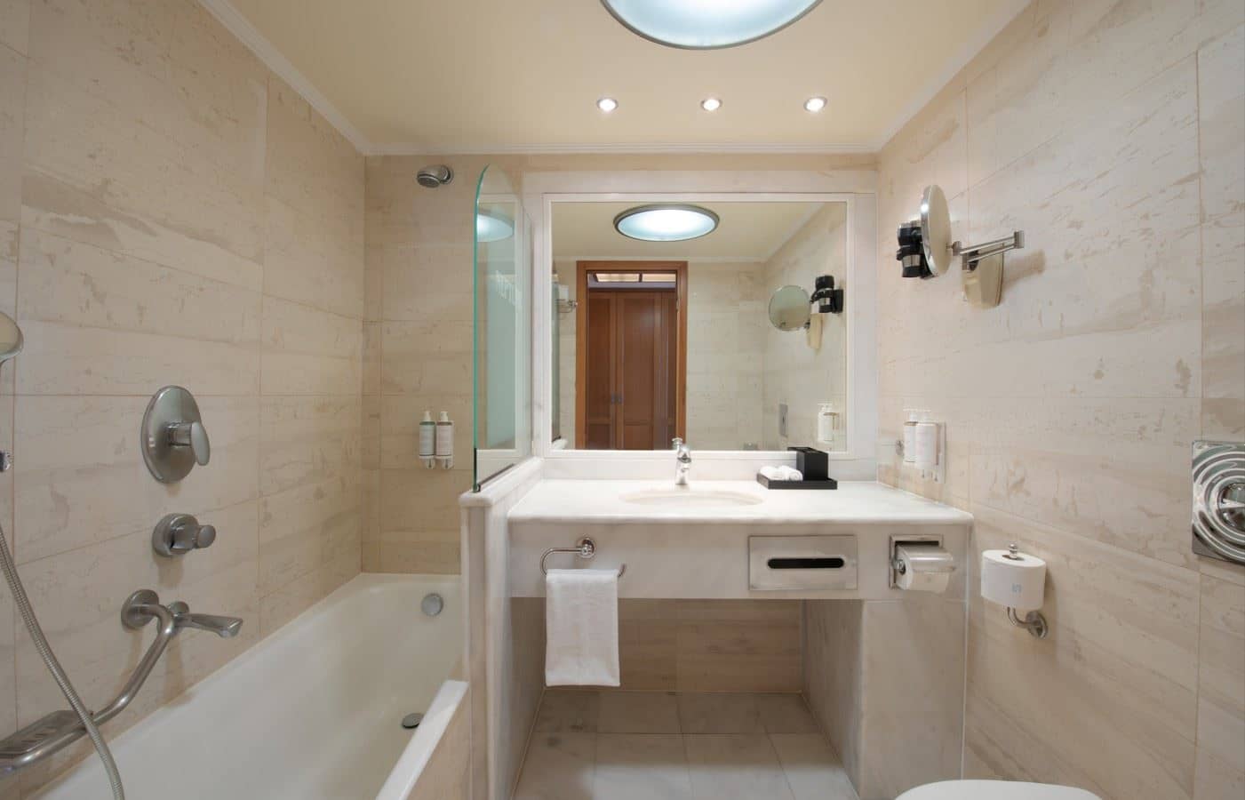 rooms-standard-twin-room-with-balcony