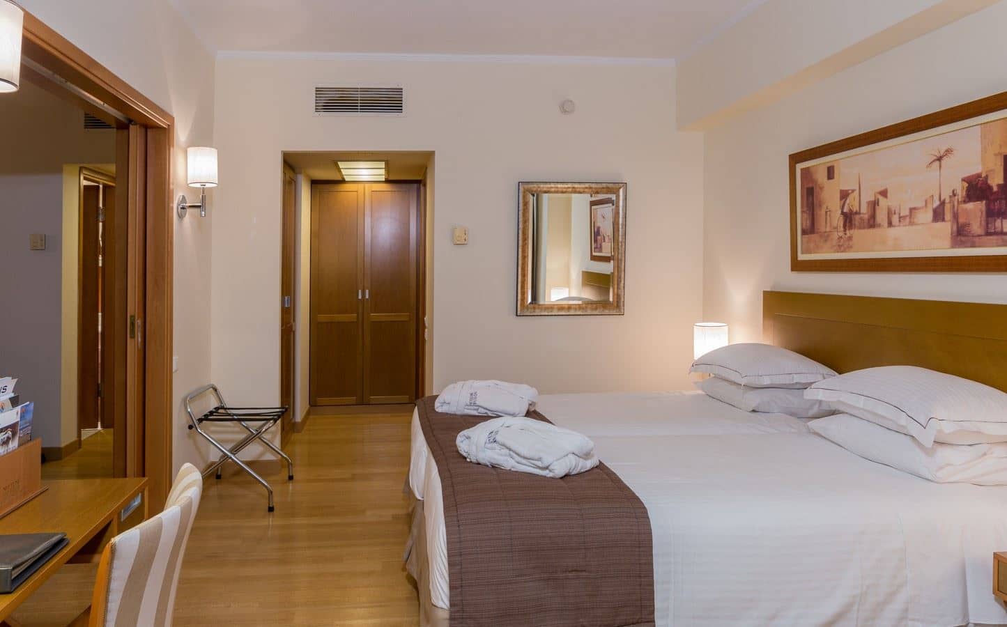 rooms-one-bedroom-suite-with-balcony-or-terrace