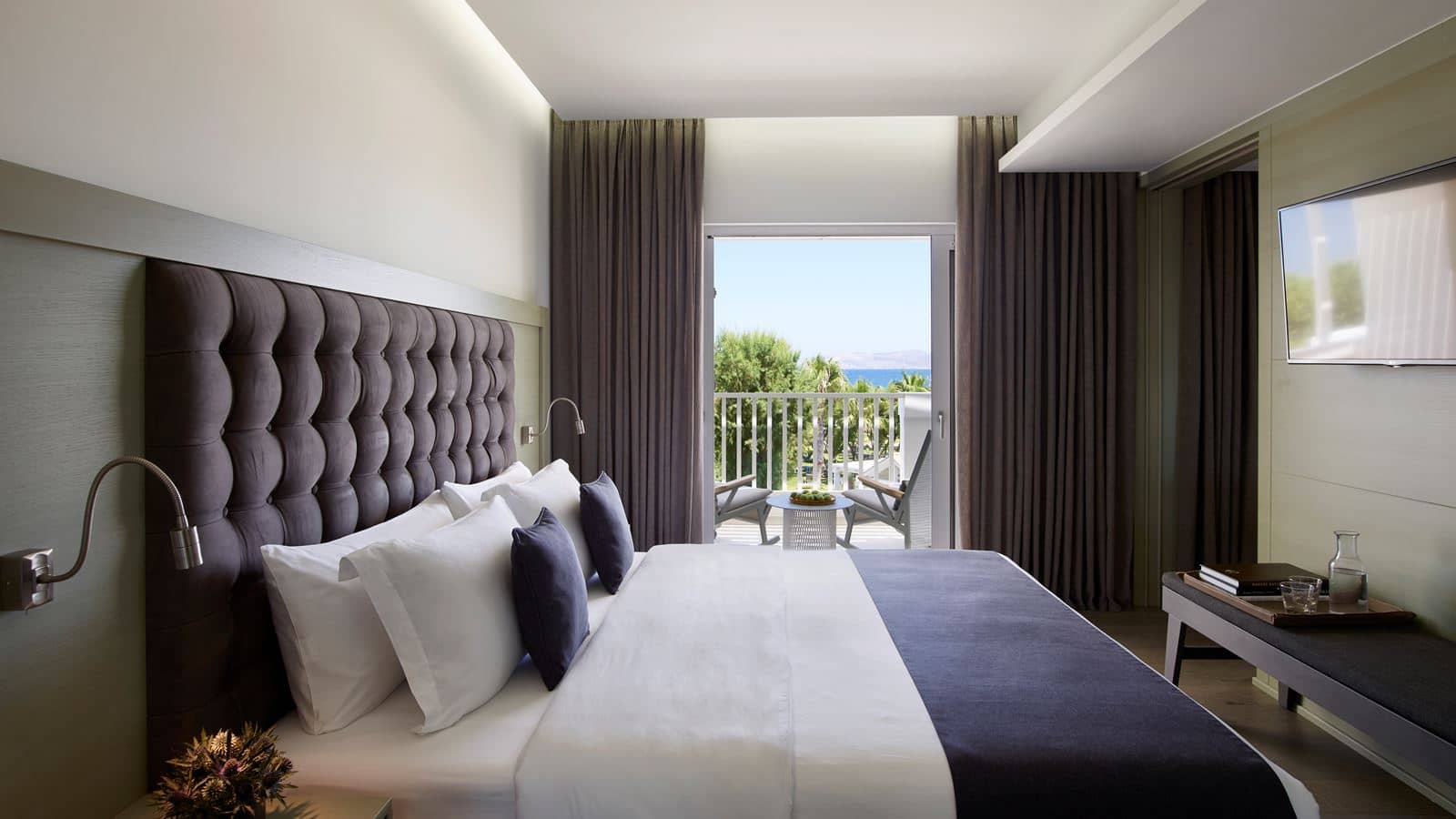 rooms-luxury-suite-one-bedroom-sea-view-balcony-or-terrace
