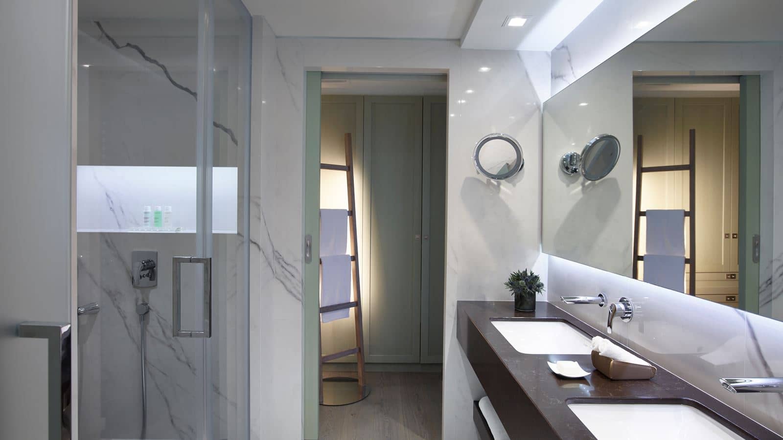 rooms-luxury-suite-one-bedroom-sea-view-balcony-or-terrace