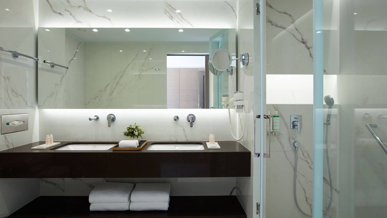 rooms-family-suite-with-balcony