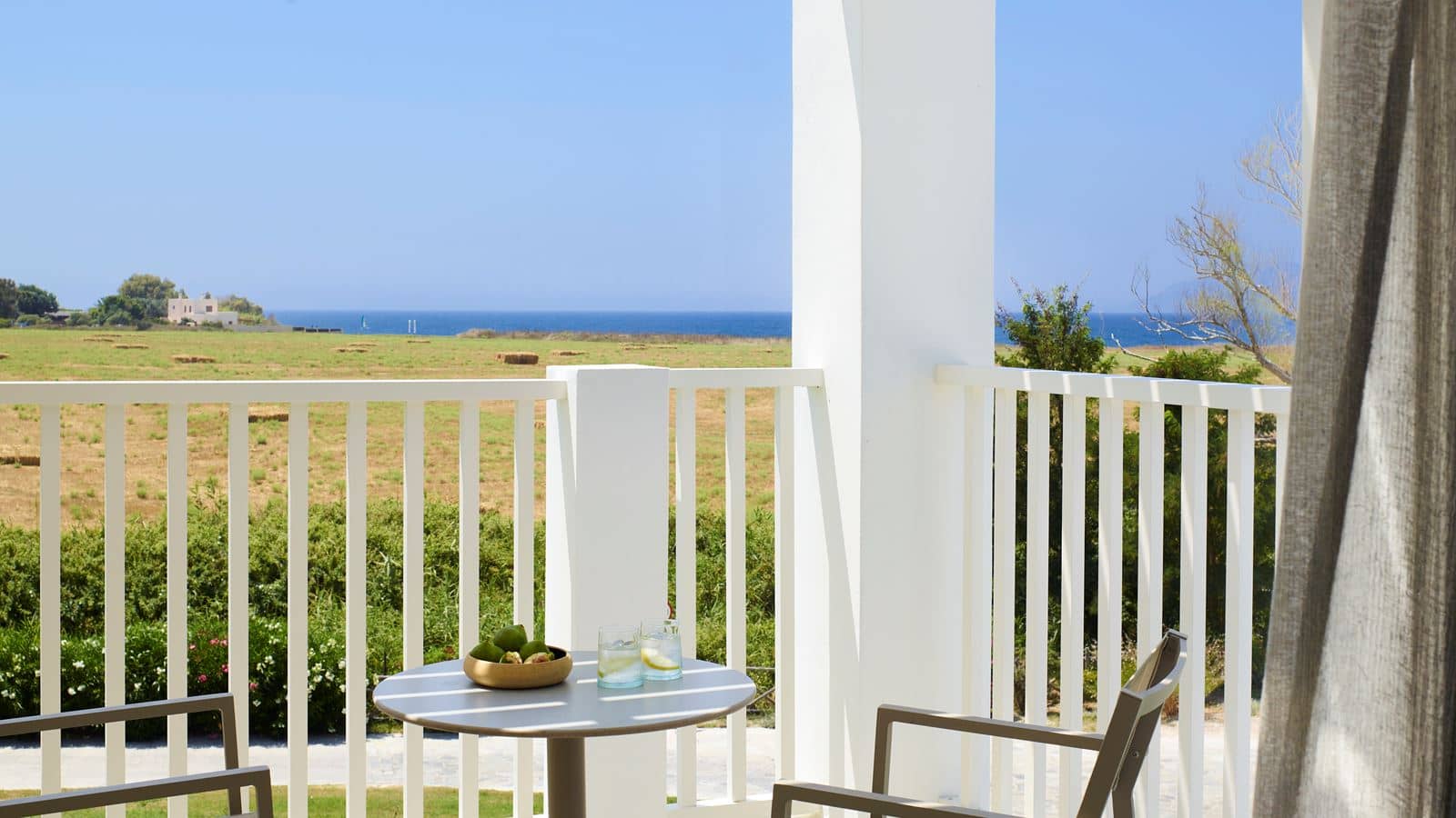 rooms-family-suite-with-balcony