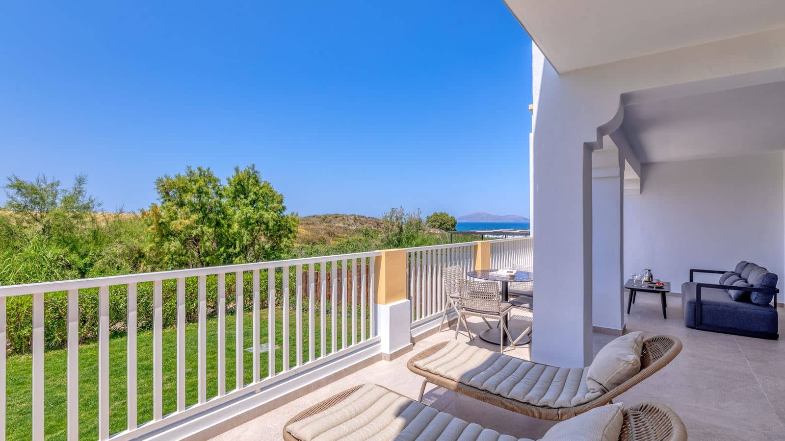 rooms-executive-suite-with-balcony-or-terrace