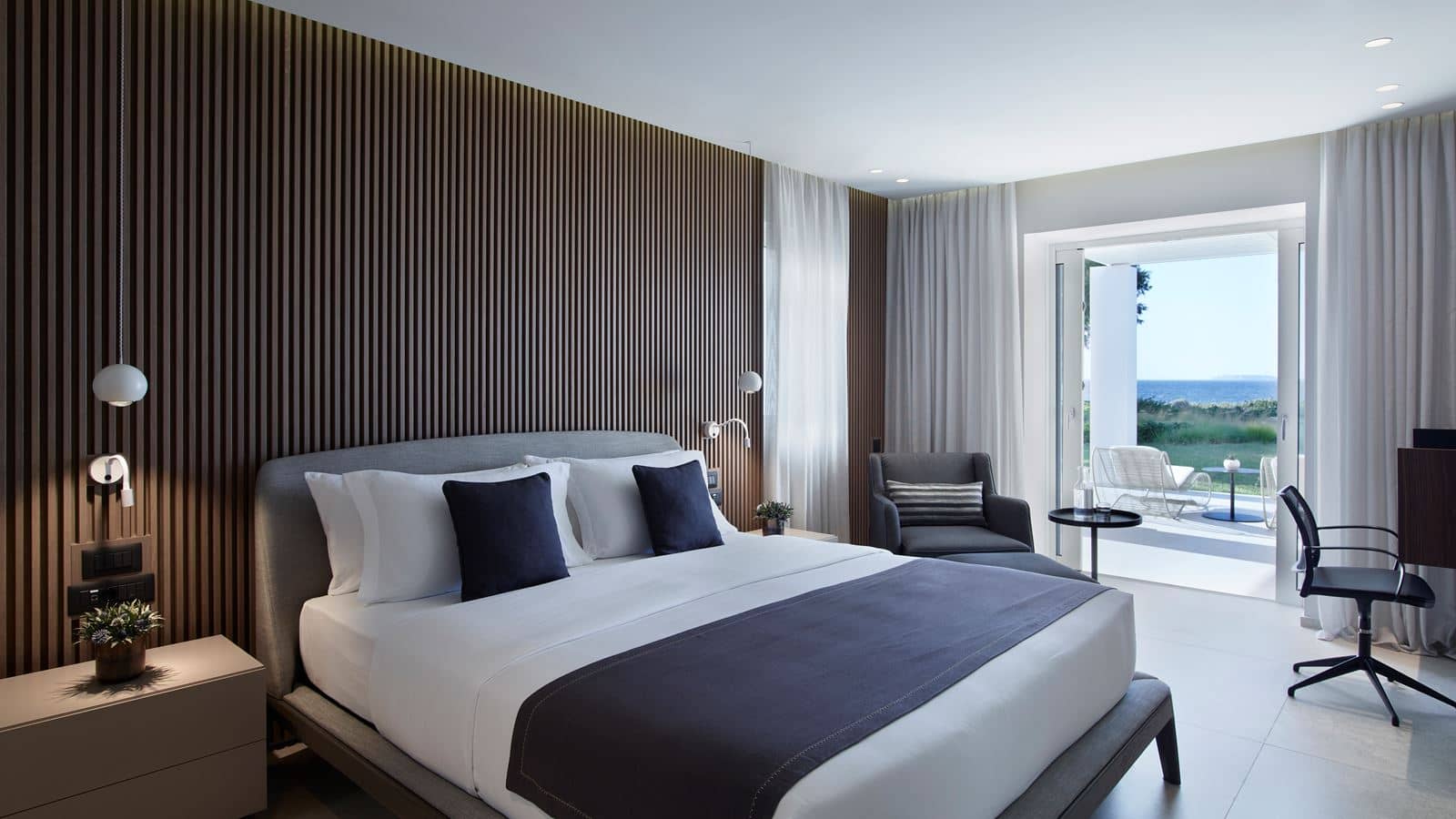 rooms-luxury-suite-2-bedrooms-seaview-balcony-or-terrace