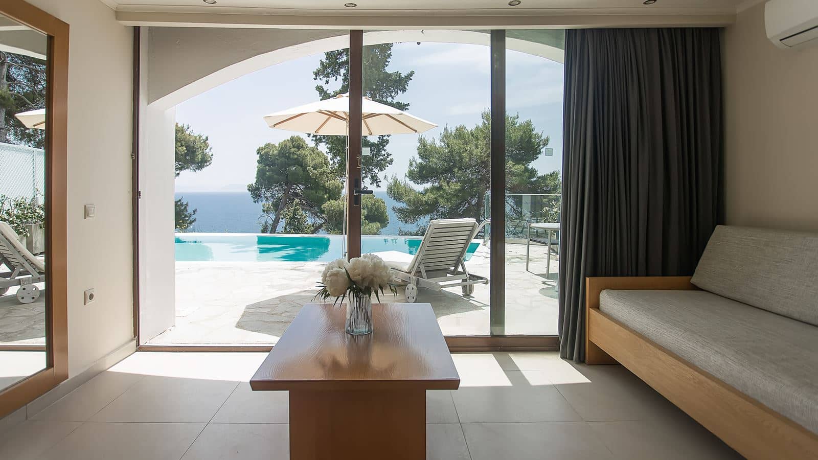 rooms-superior-bungalow-sea-view-with-sharing-pool