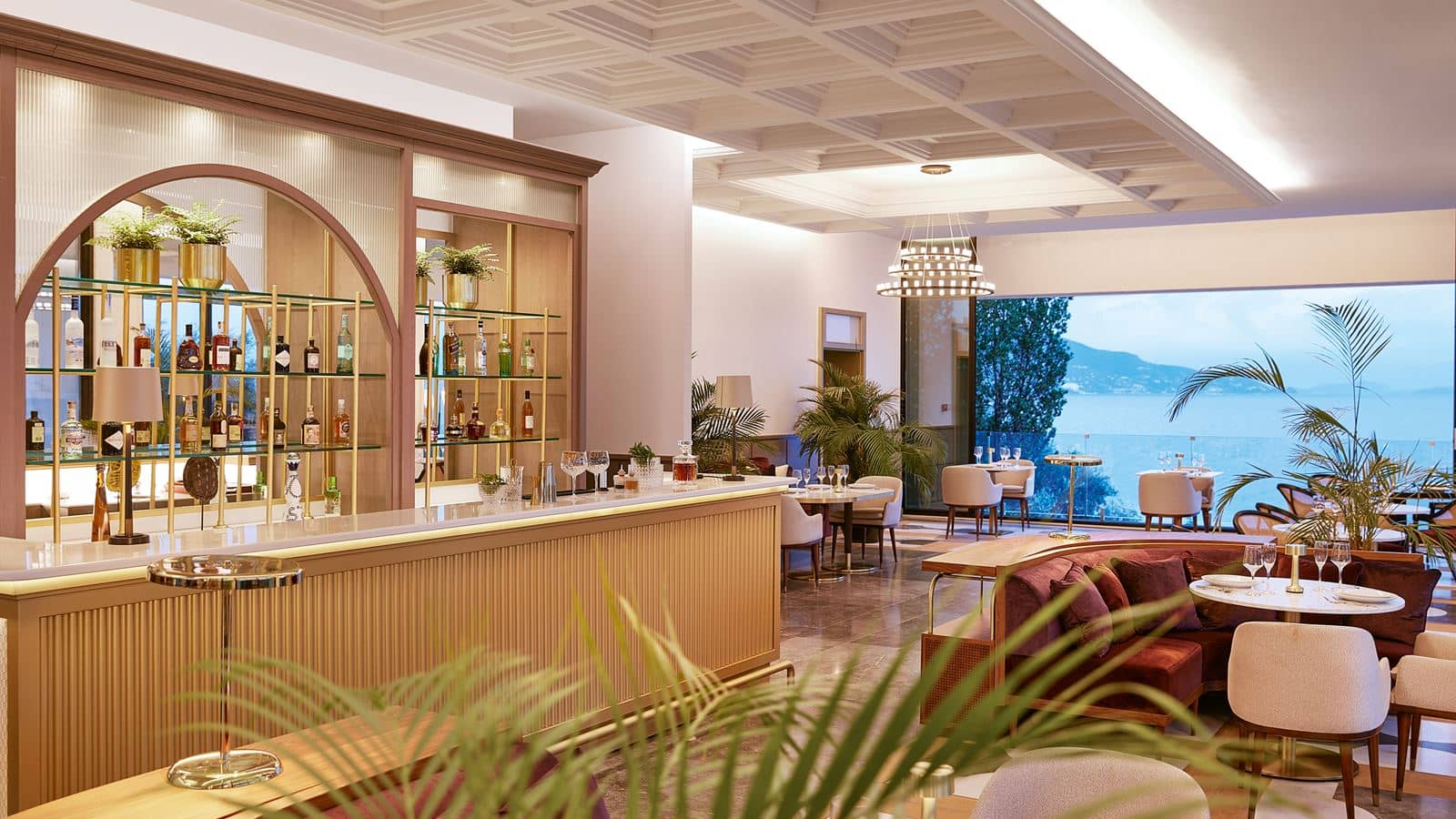 bars-merlins-bar-restaurant
