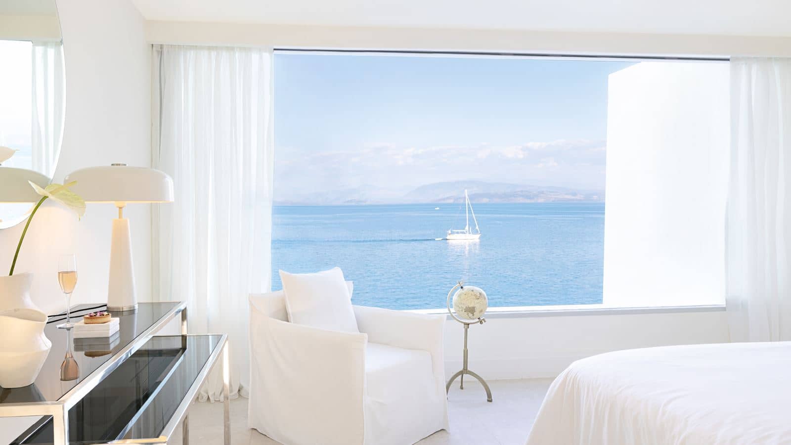 rooms-maisonette-on-the-rocs-waterfront