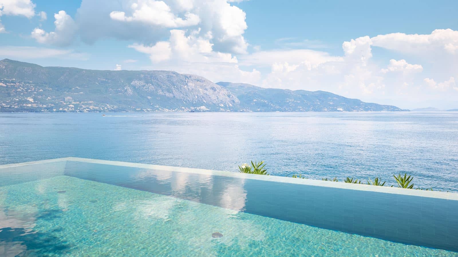 rooms-palazzo-odyssia-private-pool-on-the-rocs-4-bedroom
