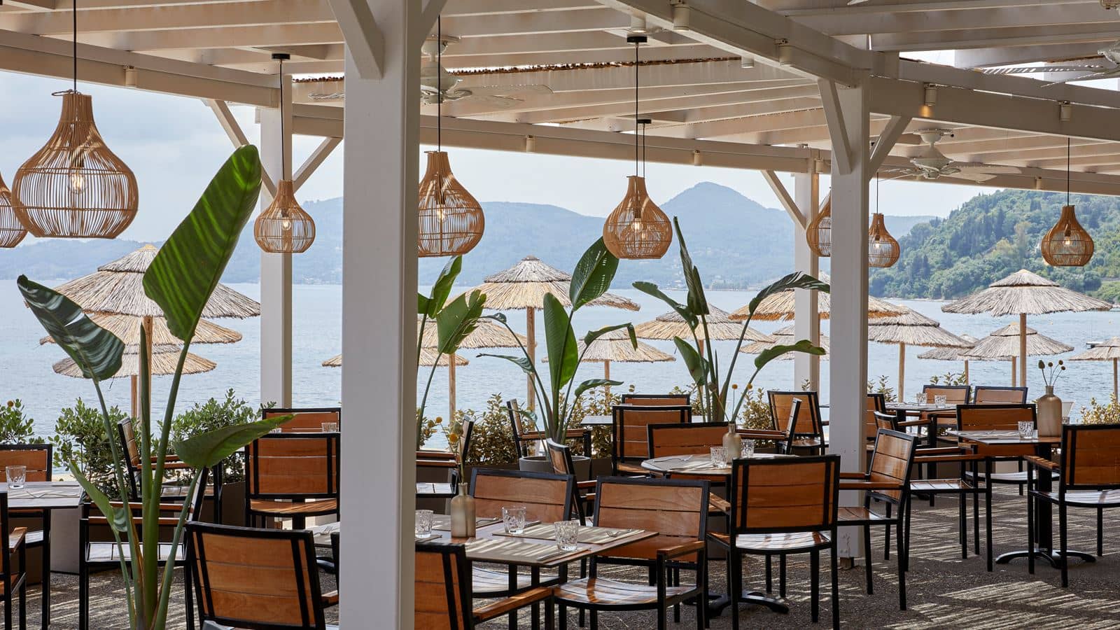 restaurants-deck-bar--grill