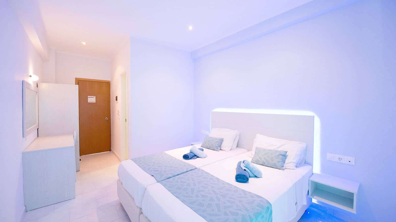 rooms-double-room-balcony-or-terrace