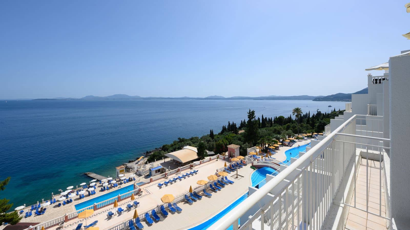 rooms-family-room-main-building-sea-view