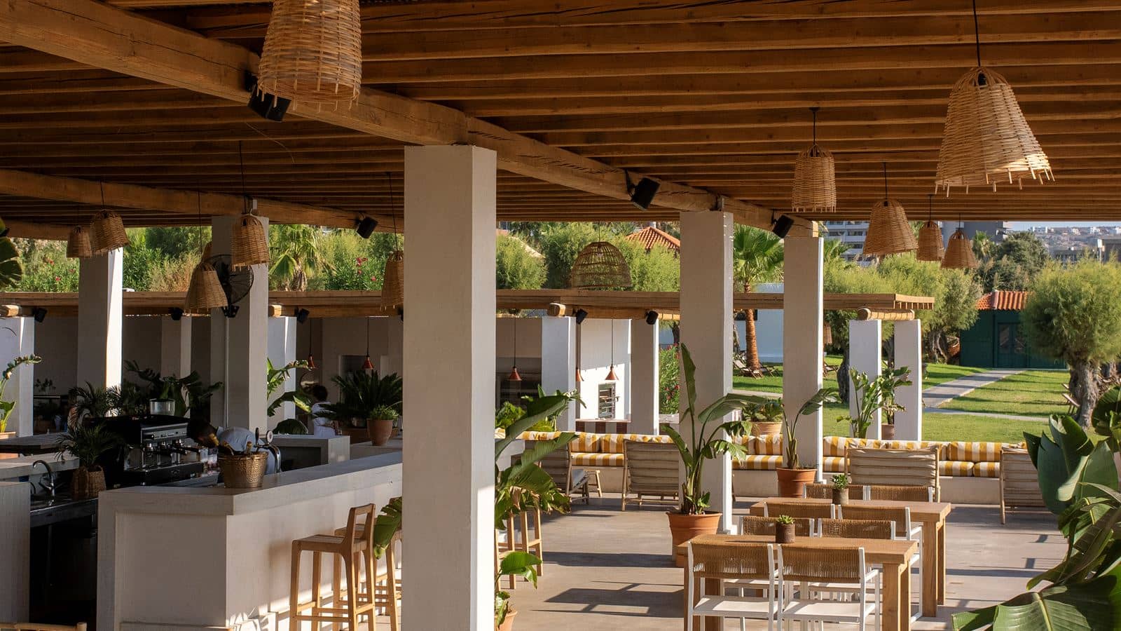 restaurants-beach-bar