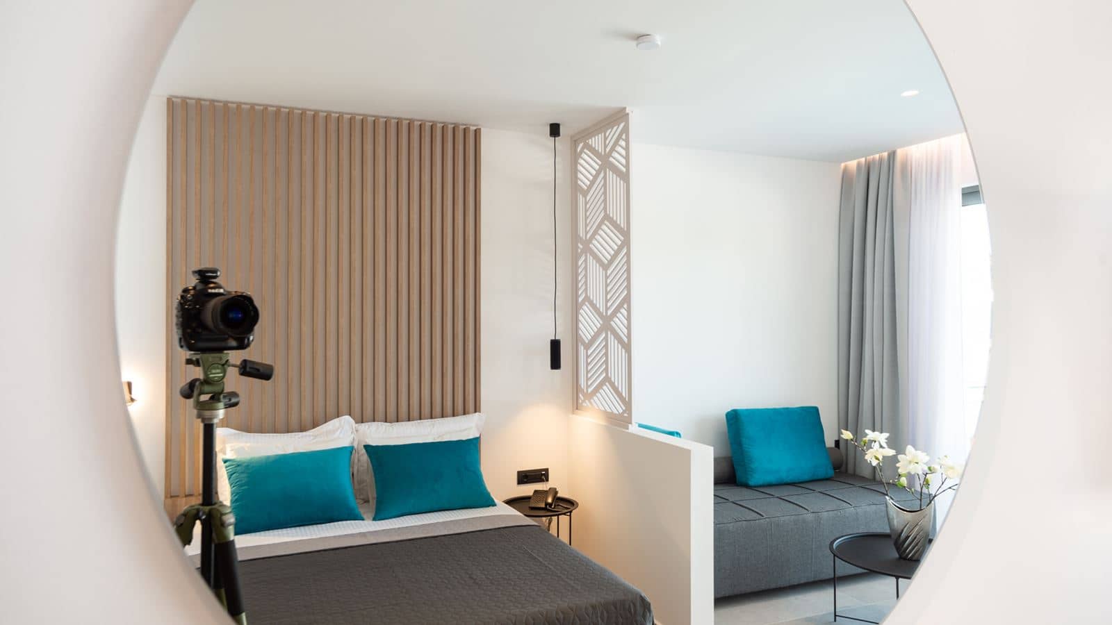 rooms-suite-sharing-pool
