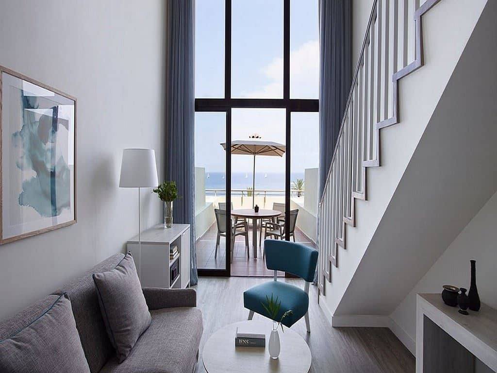 rooms-amus-suite-sea-view-balcony