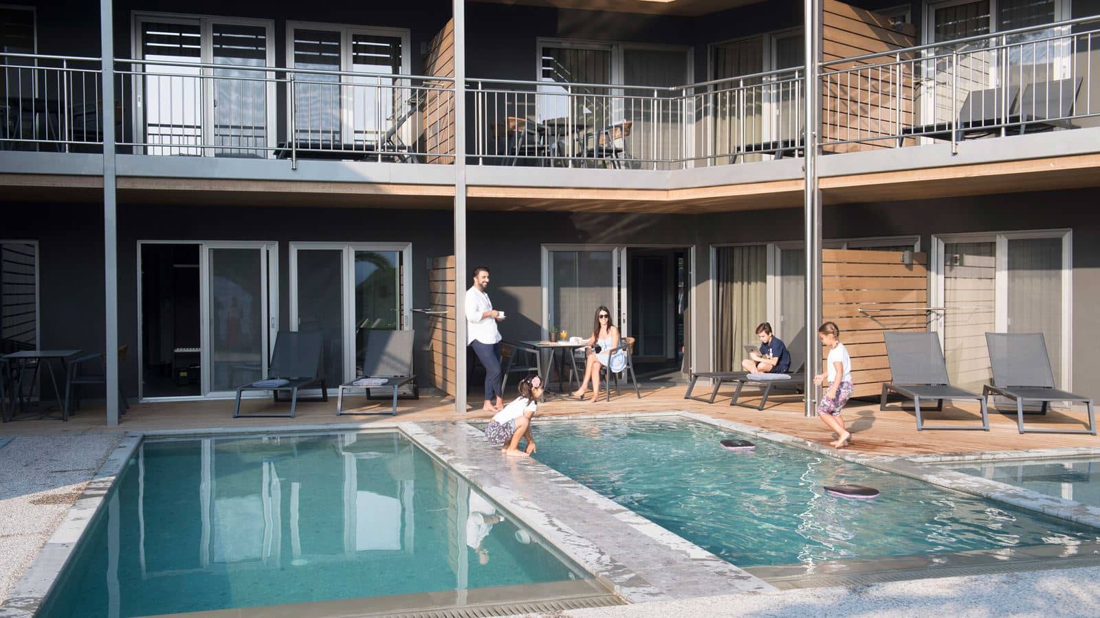 rooms-family-suite-with-private-pool