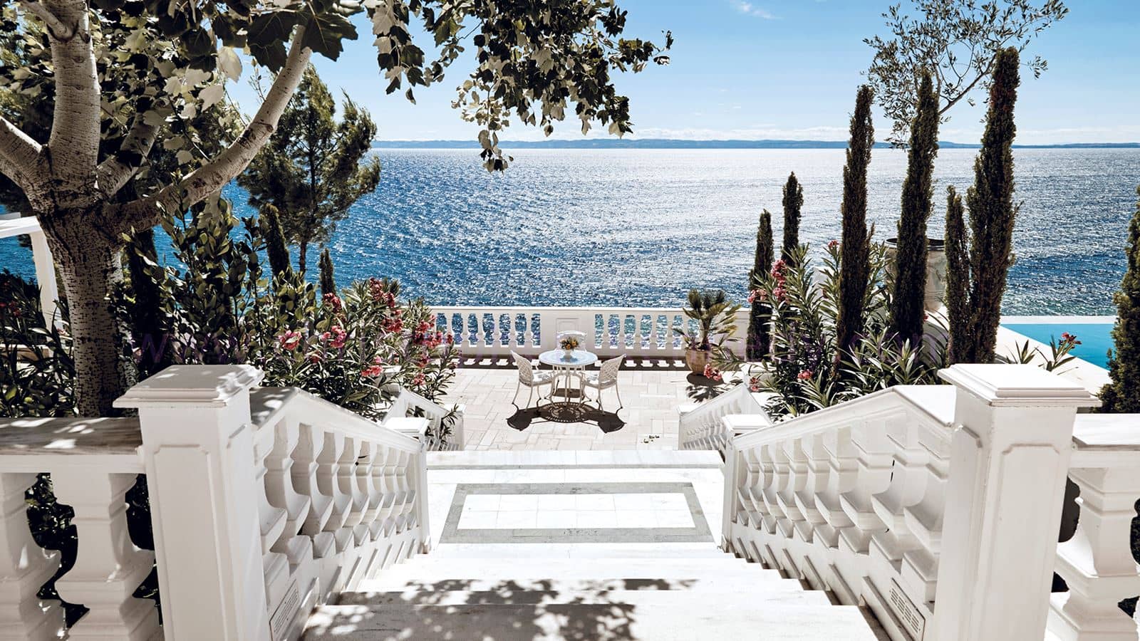 rooms-white-villa