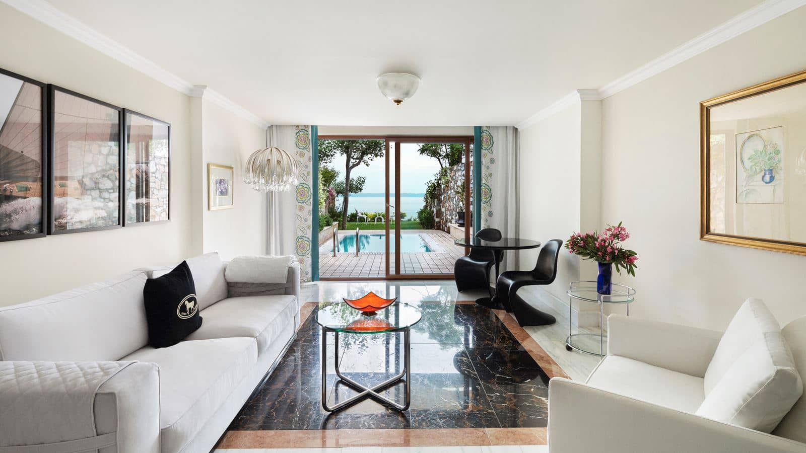 rooms-pool-suite-with-a-small-garden-sea-view