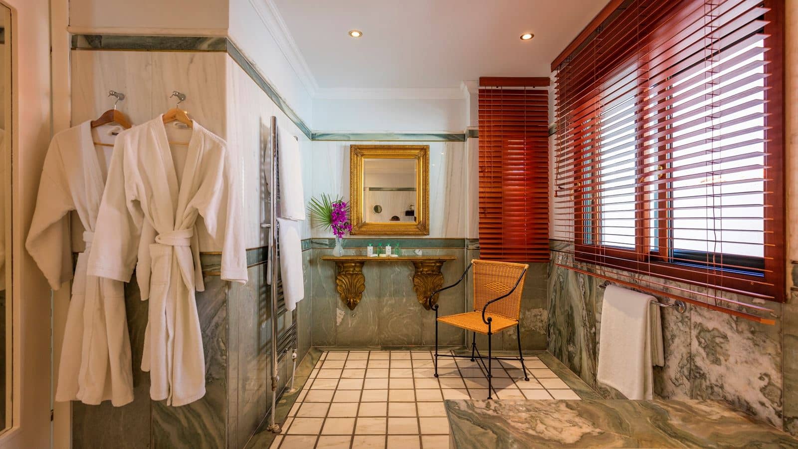 rooms-pool-suite-with-a-small-garden-sea-view