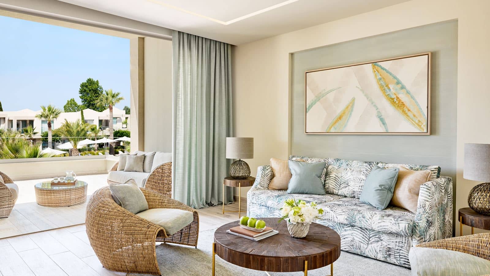rooms-one-bedroom-suite-grand-balcony-pool-view
