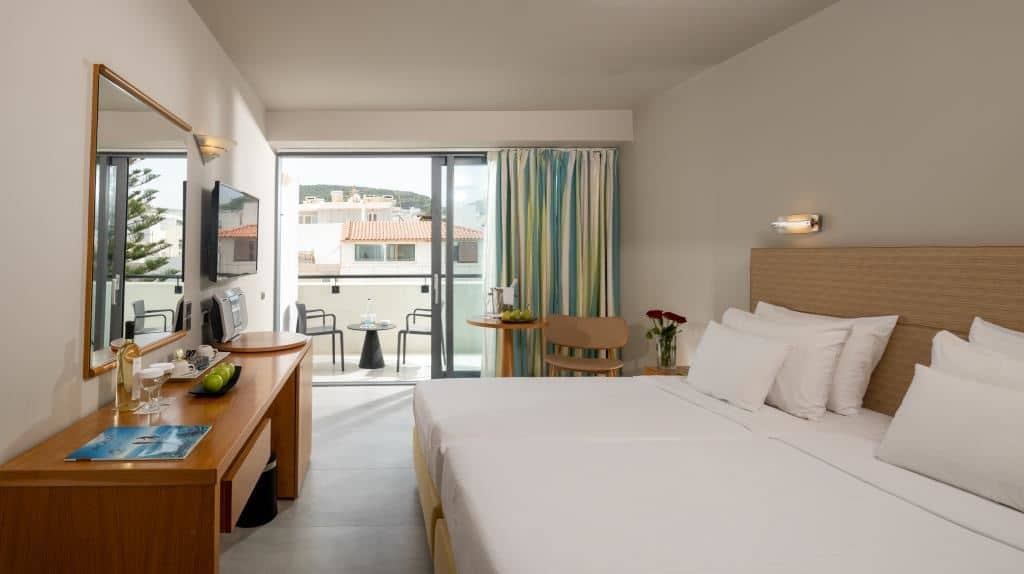 rooms-classic-double-room-urban-view