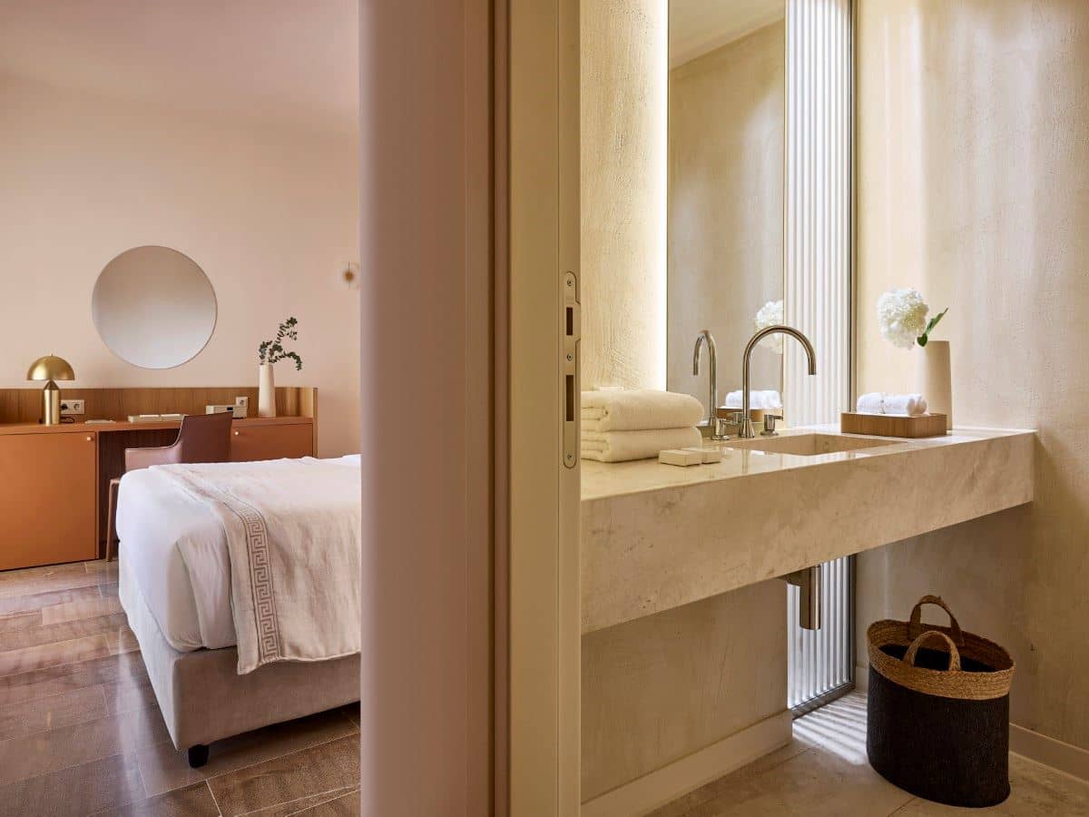 rooms-classic-premium-double-room-sea-view